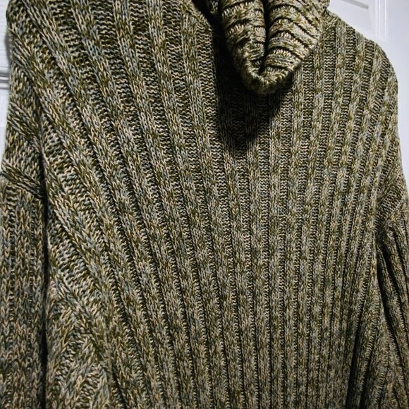 NWT Urban Outfitters Olive Oversized Slouchy Chunky Cable Knit Sweater Size XS - Picture 2 of 7
